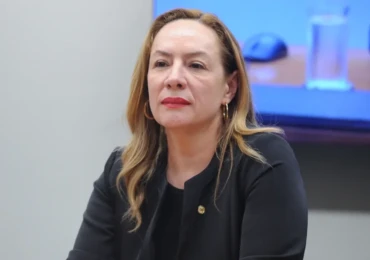 5-abre-Adriana-Accorsi-Foto-Renato-Araujo-Camara-dos-Deputados-1024x631
