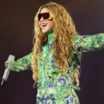 shakira-veste-macacacao-com-600-mil-cristais-warovski-na-abertura-show-1200x675