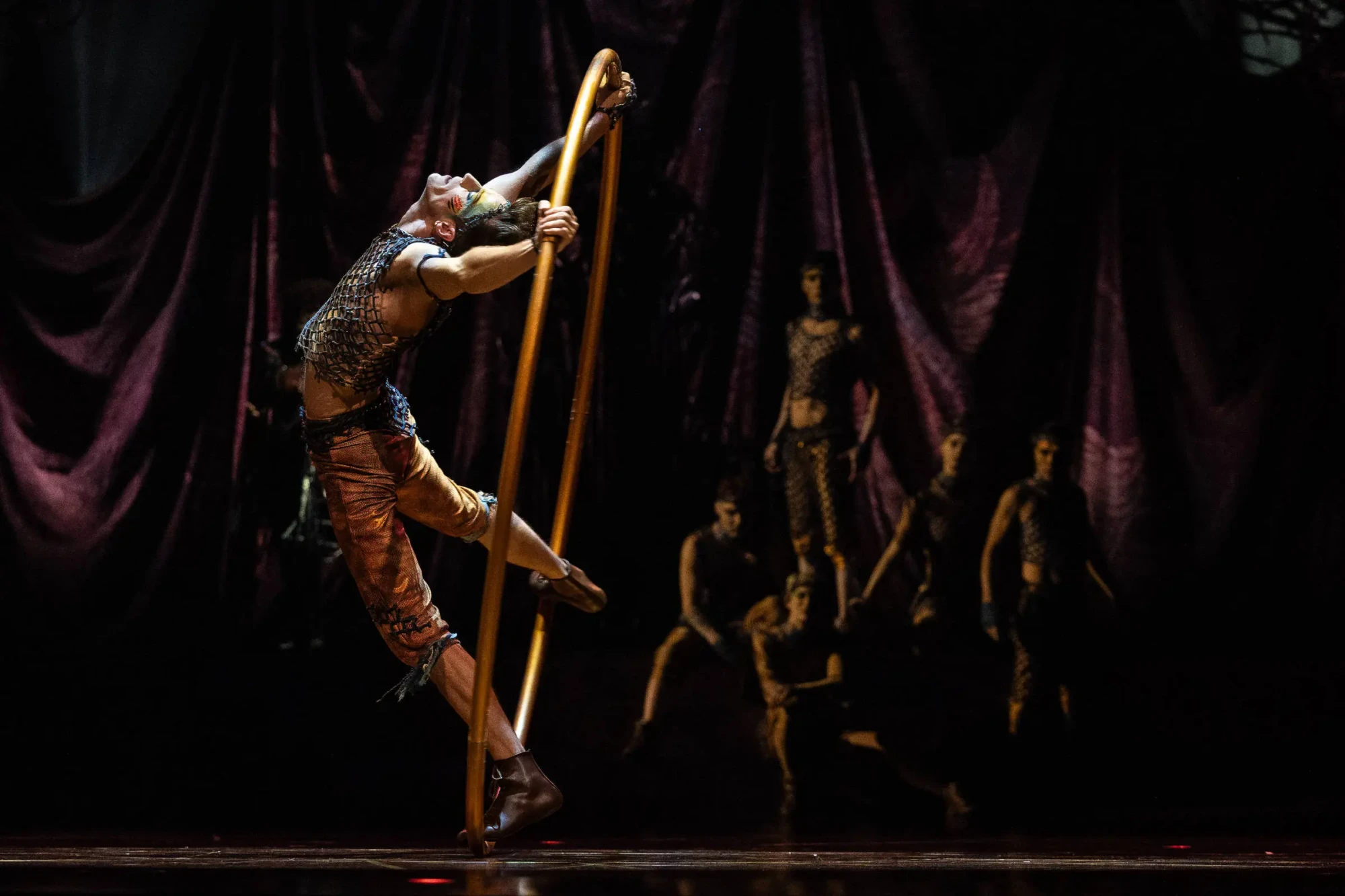 cirque-du-soleil-com-novo-alegria-traz-ao-brasil-duelo-entre-valores-antigos-e-atuais