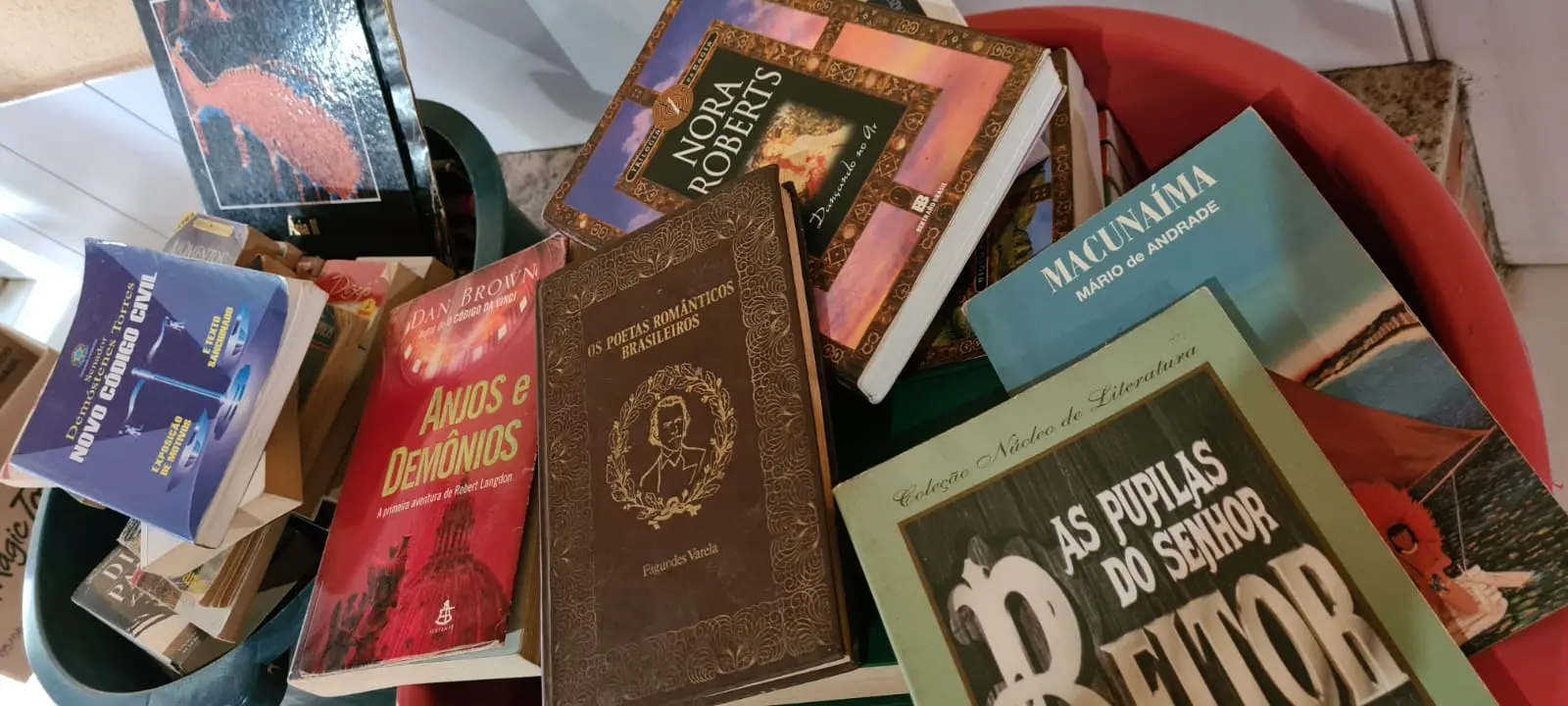 Livros-doados-para-o-projeto-Gira-Livros-da-Secult_Secult (1)