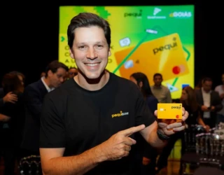 SECOM_PEQUI_BANK__DANIEL_VILELA_COM_CARTAO_PEQUI_BANK_POR_JR_GUMARAES_E_WALTER_FOLADOR