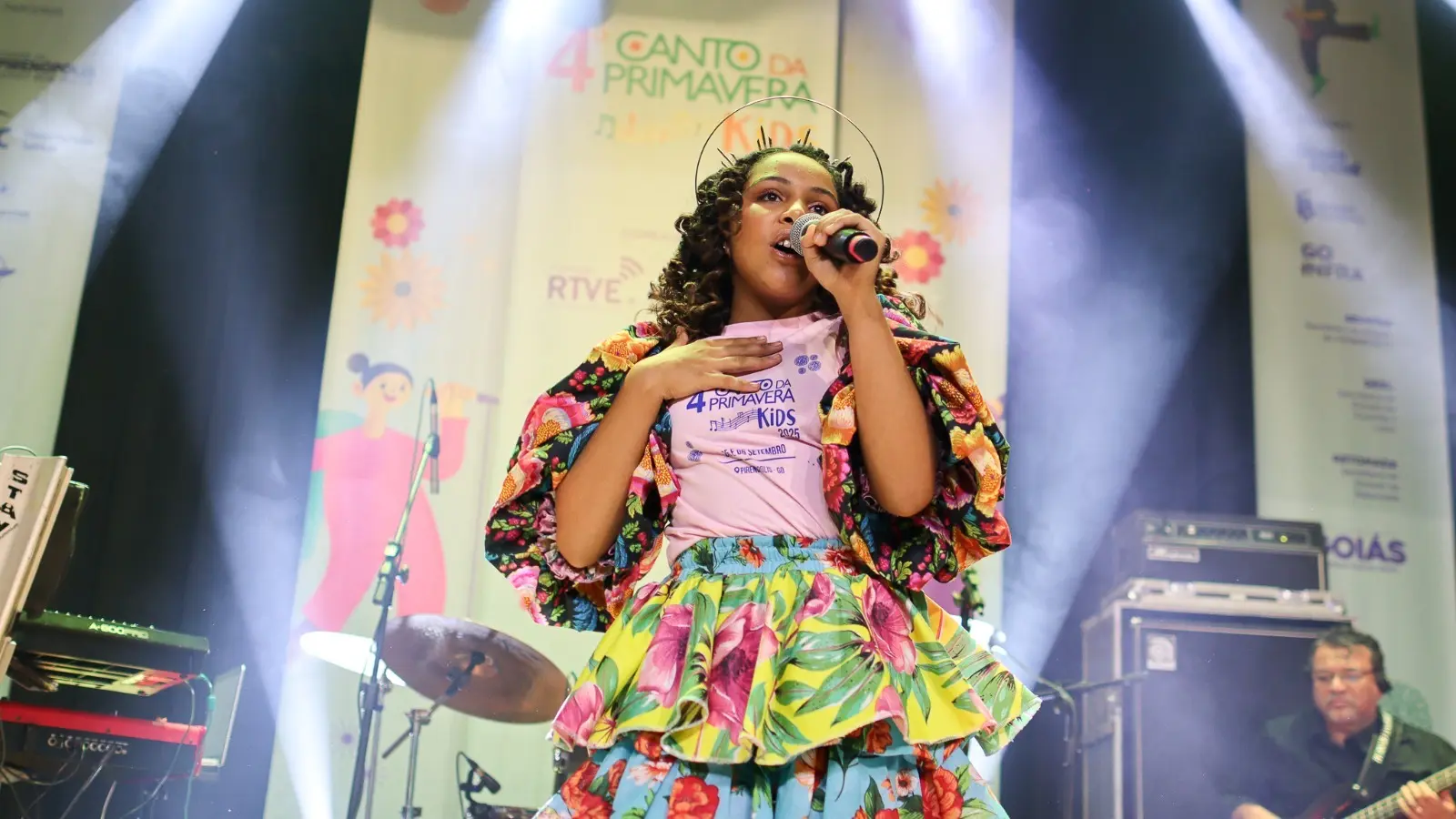 SECULT_CANTO_DA_PRIMAVERA_KIDS_2026_GAROTA_COM_VESTIDO_COLORIDO