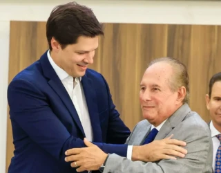 1778190212-daniel-vilela-e-bispo-oides-jose-do-carmo-na-61a-assembleia-geral-extraordinaria-da-conemad_fotos-wesley-costa-secom-5-e1755960742111