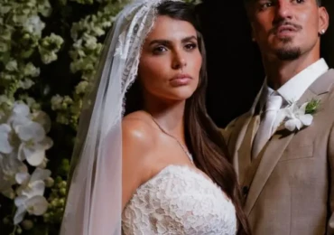 Gabriel-Medina-e-Isabella-Arantes-oficializaram-a-uniao-em-uma-cerimonia-intimista-no-litoral-de-Sao-Paulo-apenas-20-dias-apos-o-pedido-de-casamento-620x620