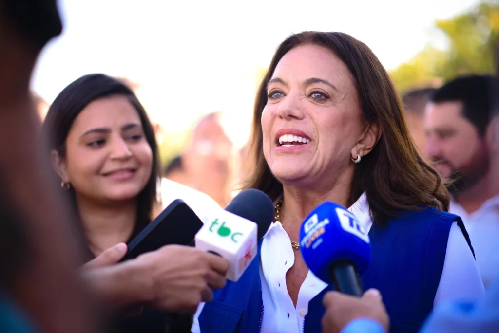 1775918211-gracinha-caiado-marca-presenca-no-3o-encontro-mulheres-em-campo-1024x684-1