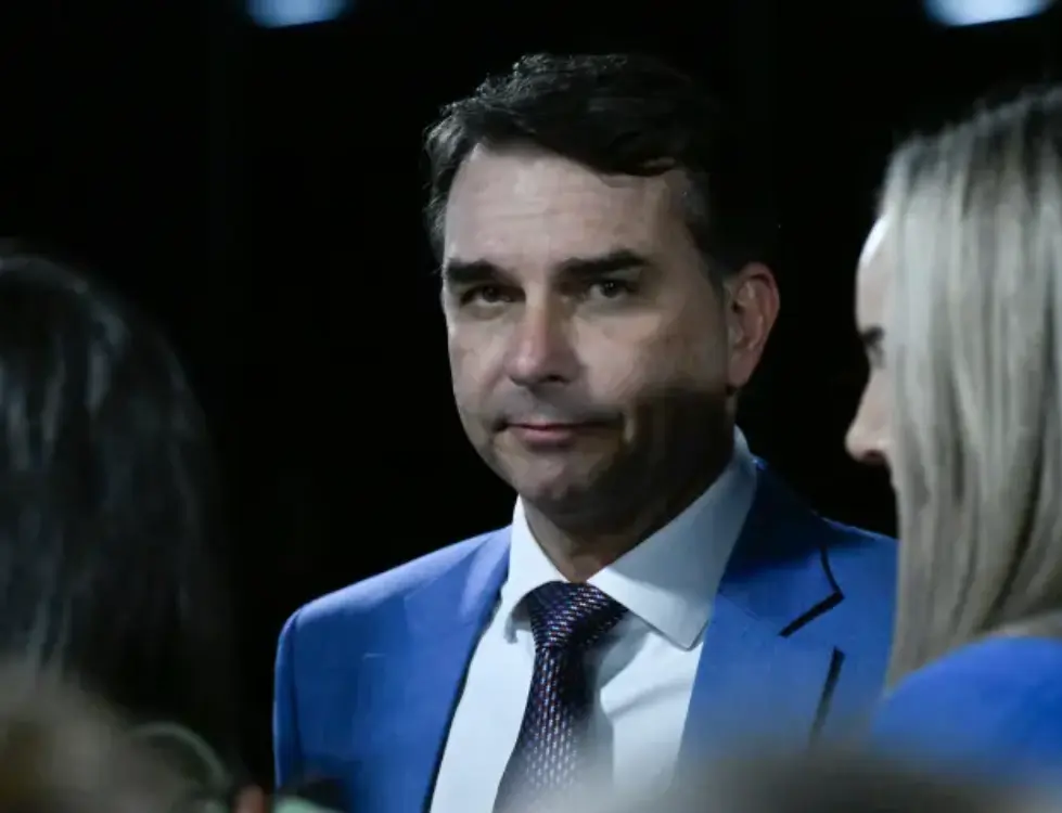 1789139207-flavio-bolsonaro