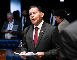 68d7d9ed-hamilton-mourao