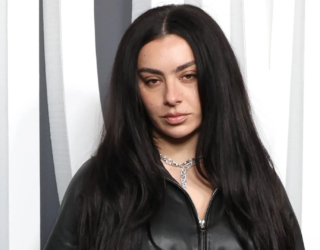 charli-xcx-Tristan-Fewings-Getty-Images-foto-jornalistica-2262165874