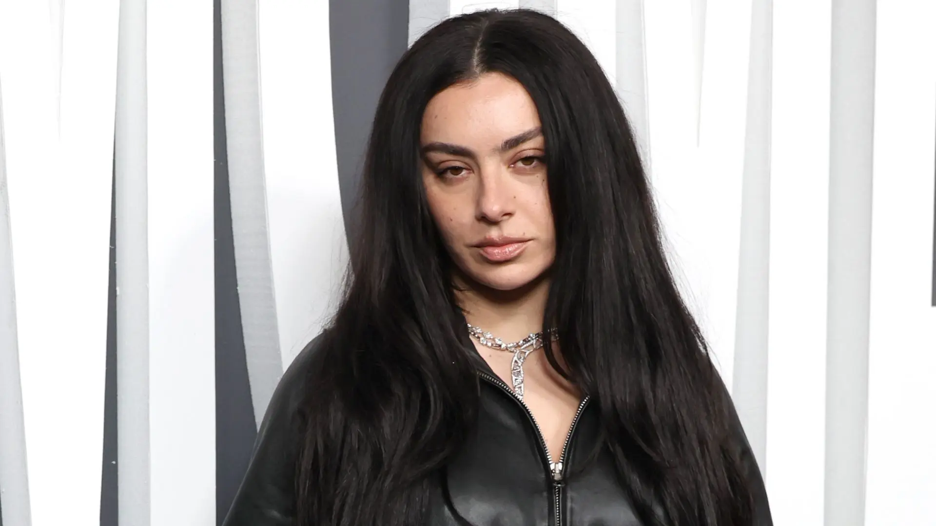 charli-xcx-Tristan-Fewings-Getty-Images-foto-jornalistica-2262165874